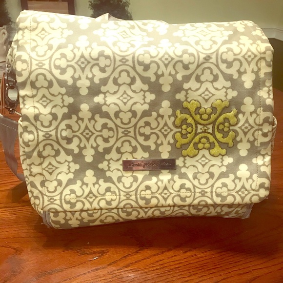 Petunia Pickle Bottom Diaper Bag - Picture 1 of 6
